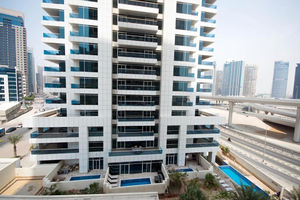 Signature Holiday Homes- Manchester Tower 1 Bedroom Apartment,Dubai Marina Bagian luar foto
